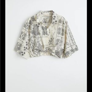 H&M Resort Collared Print Cropped Shirt Size Small